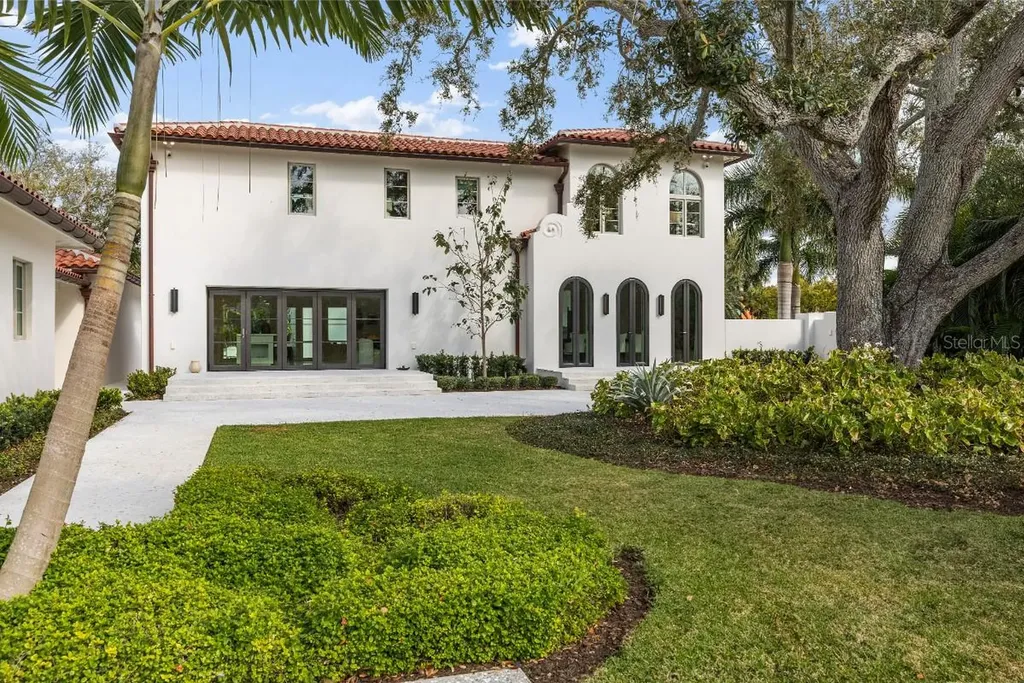 416 Brightwaters Boulevard NE St Petersburg FL 33704