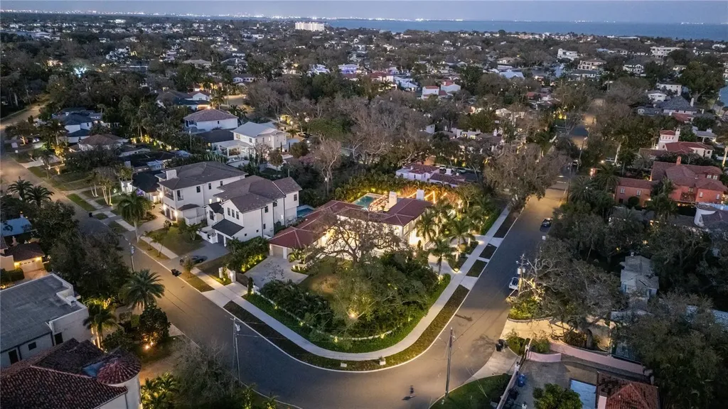 416 Brightwaters Boulevard NE St Petersburg FL 33704