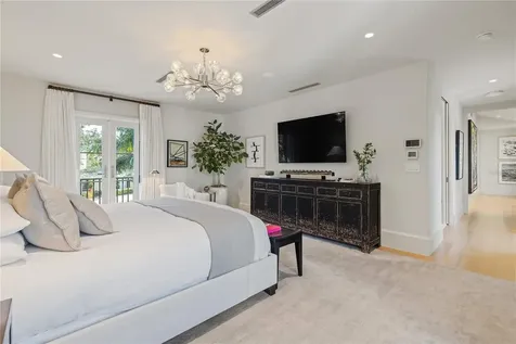 416 Brightwaters Boulevard NE St Petersburg FL 33704