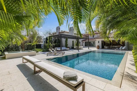 416 Brightwaters Boulevard NE St Petersburg FL 33704