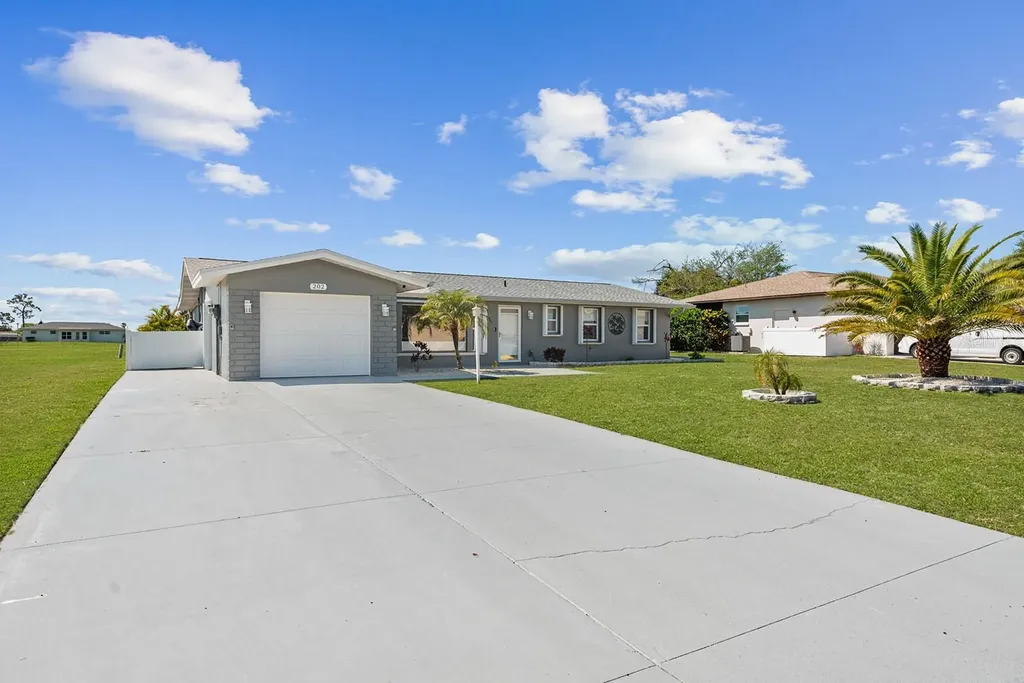 202 Caddy Road Rotonda West FL 33947