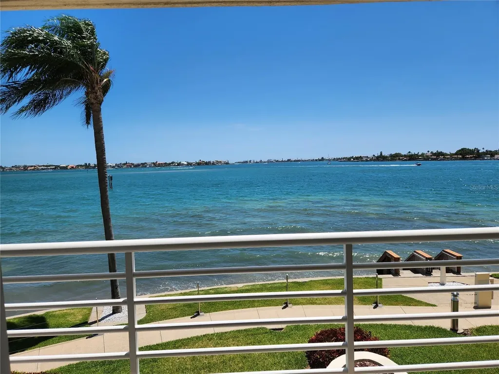 6105 Bahia Del Mar Circle St Petersburg FL 33715