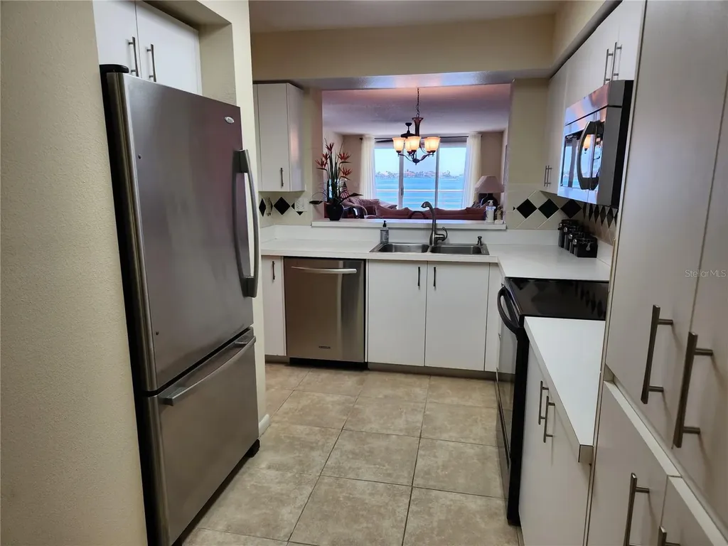 6105 Bahia Del Mar Circle St Petersburg FL 33715