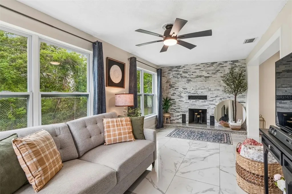 1618 Barry Road Clearwater FL 33756