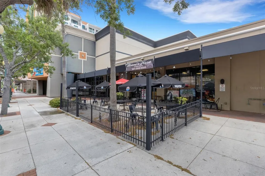 1990 Main Street Sarasota FL 34236