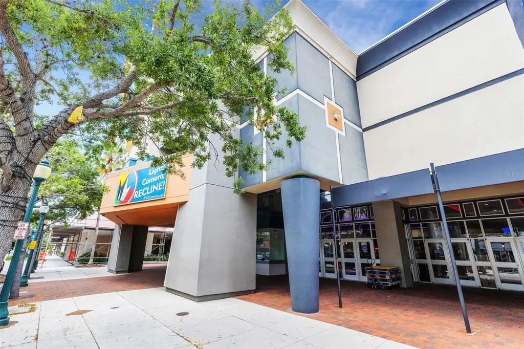 1990 Main Street Sarasota FL 34236