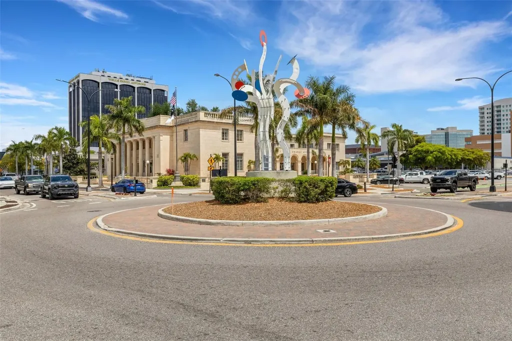 1990 Main Street Sarasota FL 34236