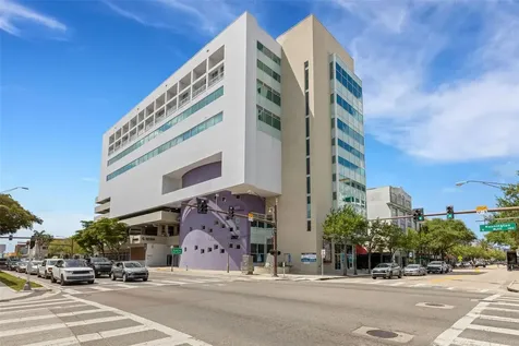 1990 Main Street Sarasota FL 34236