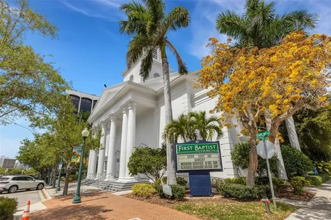 1990 Main Street Sarasota FL 34236