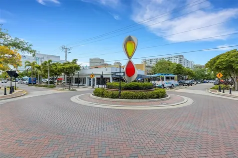 1990 Main Street Sarasota FL 34236