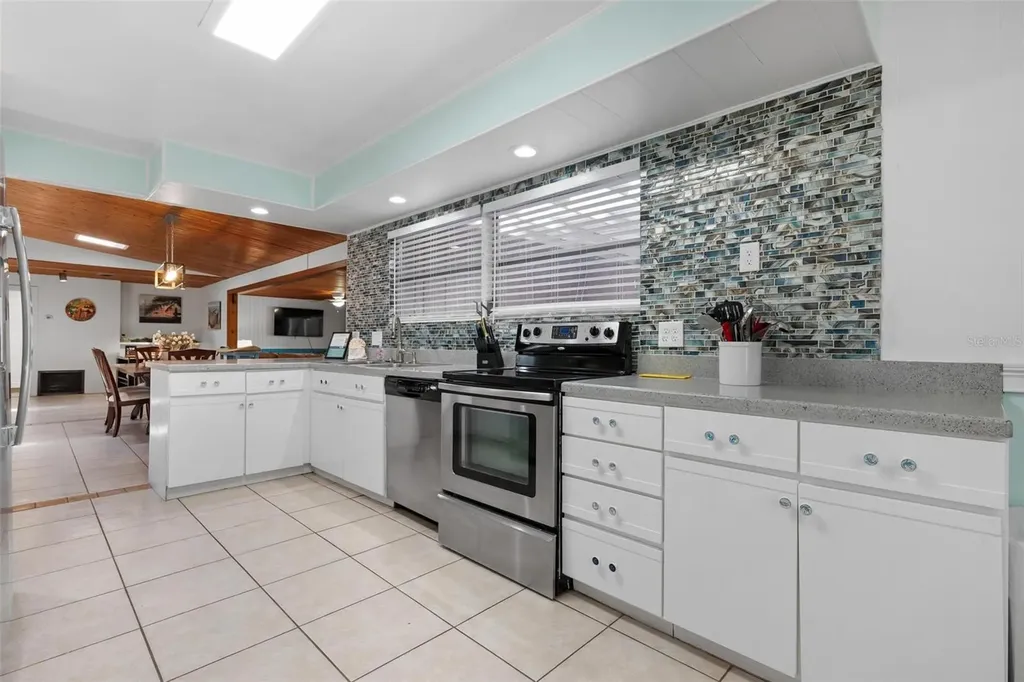 6201 6th Avenue NW Bradenton FL 34209