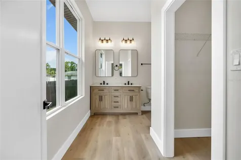 1807 W Cluster Avenue Tampa FL 33604