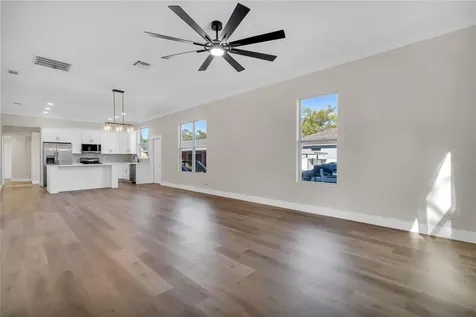 1807 W Cluster Avenue Tampa FL 33604
