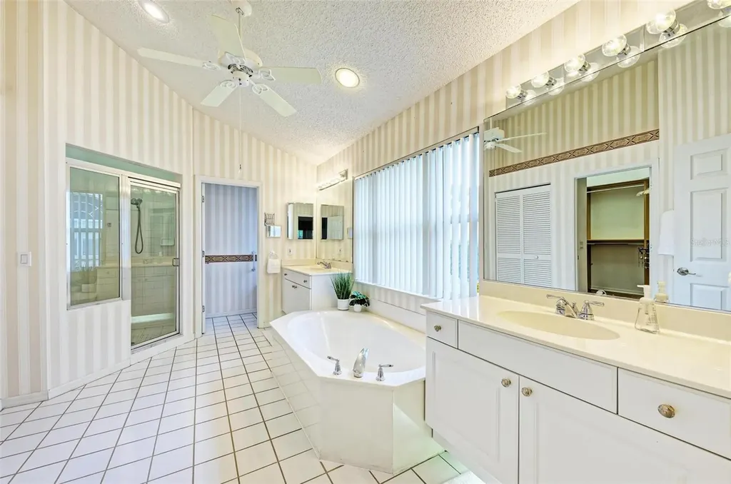 4916 Linsey Court Sarasota FL 34243