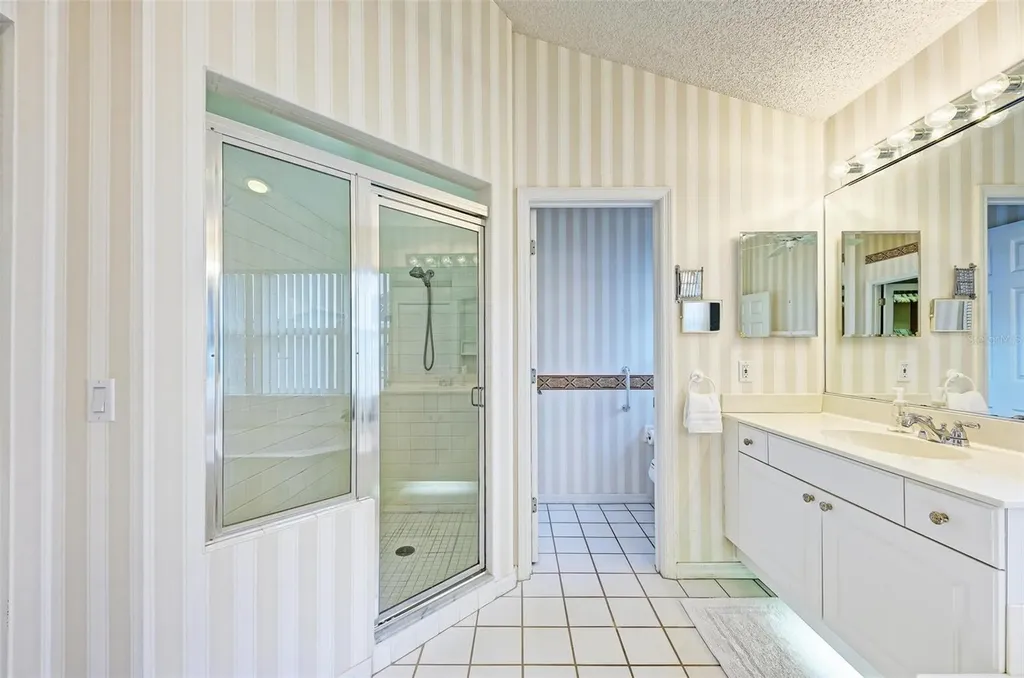 4916 Linsey Court Sarasota FL 34243