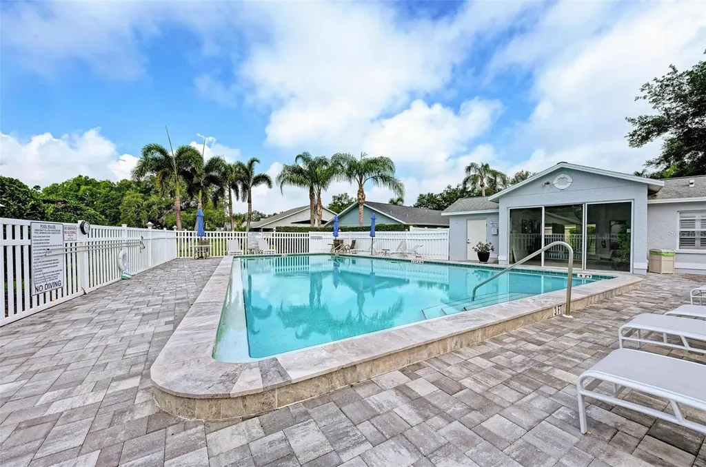 4916 Linsey Court Sarasota FL 34243