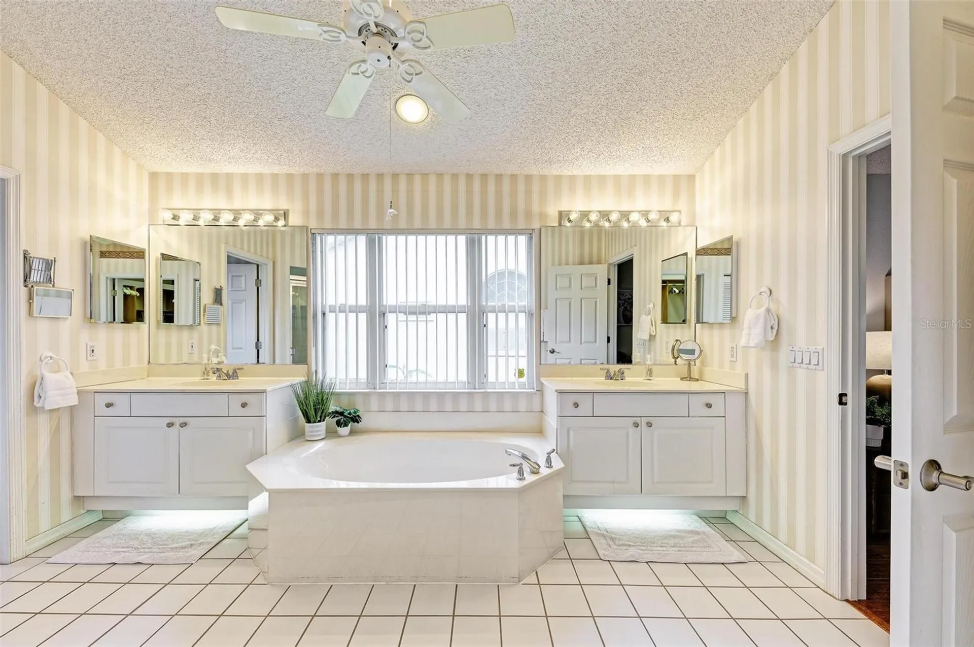 4916 Linsey Court Sarasota FL 34243