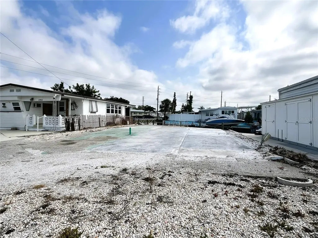 6905 W Bayou Lane Bradenton FL 34207