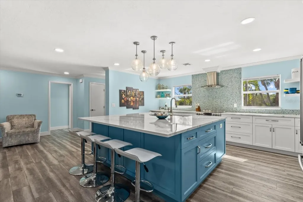704 Tropical Circle Sarasota FL 34242