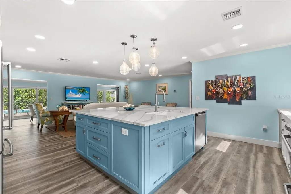 704 Tropical Circle Sarasota FL 34242