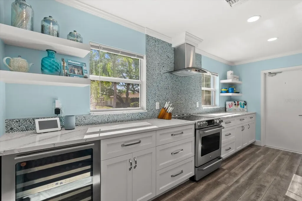 704 Tropical Circle Sarasota FL 34242