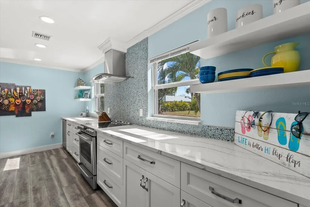 704 Tropical Circle Sarasota FL 34242