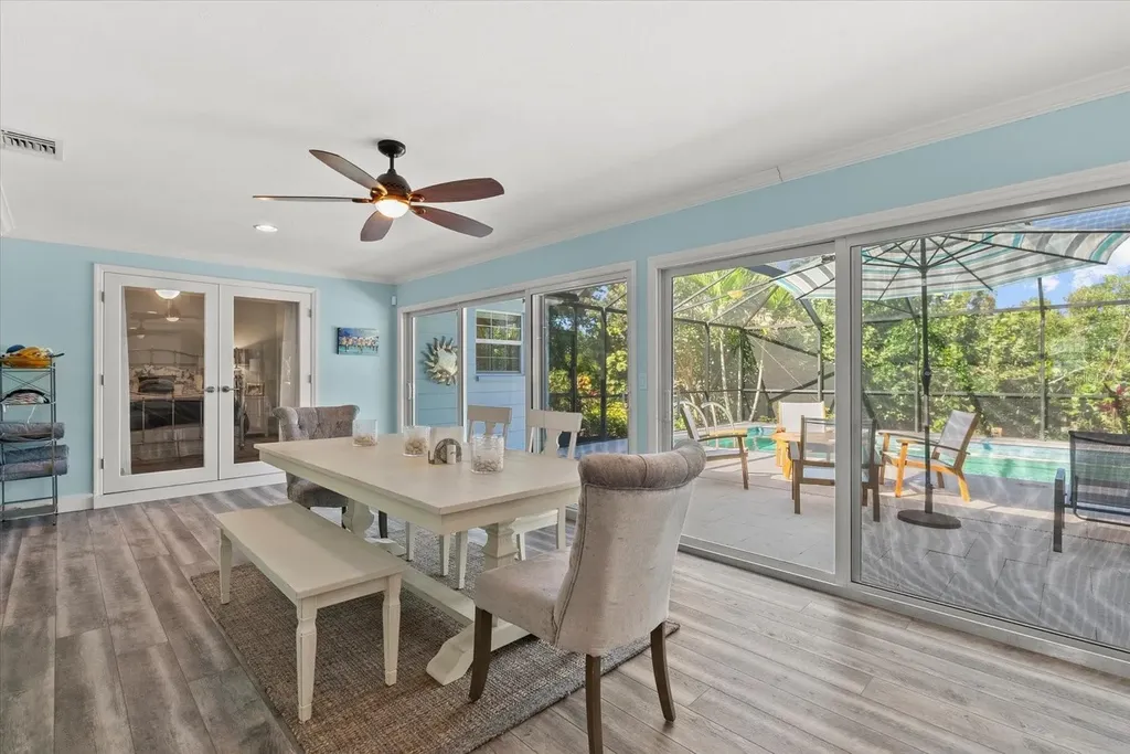 704 Tropical Circle Sarasota FL 34242