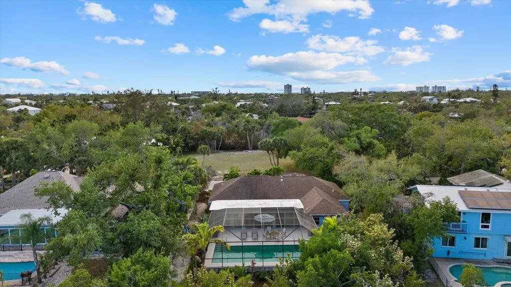 704 Tropical Circle Sarasota FL 34242