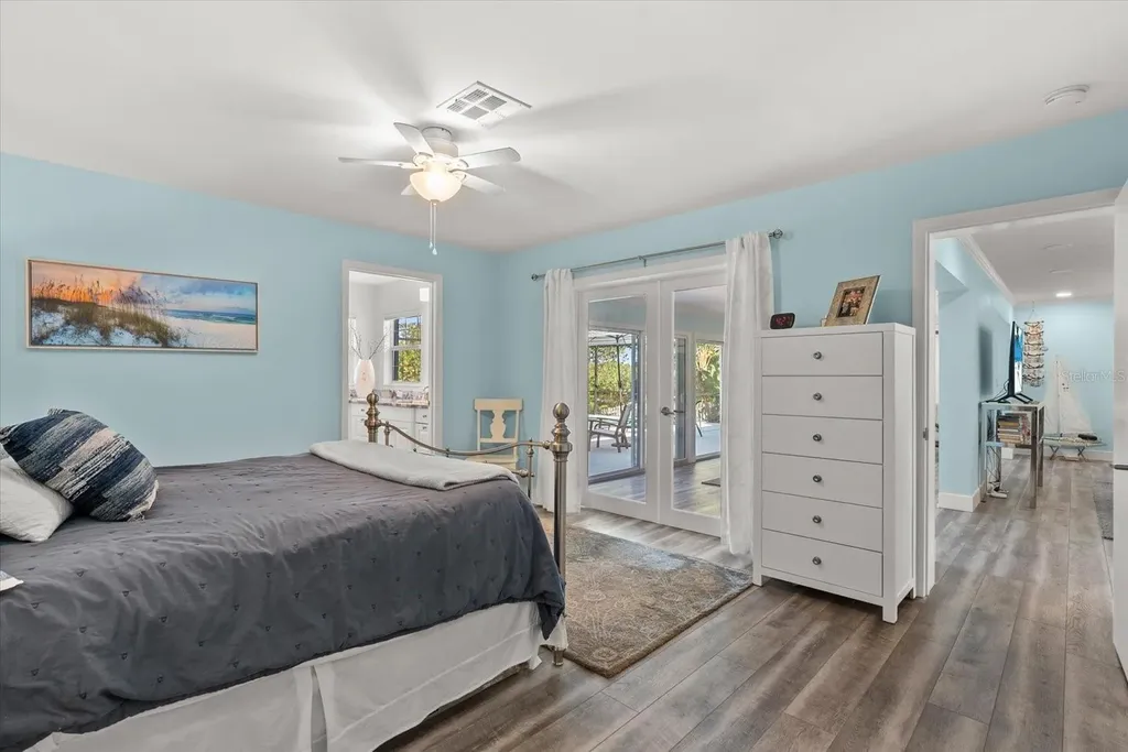 704 Tropical Circle Sarasota FL 34242