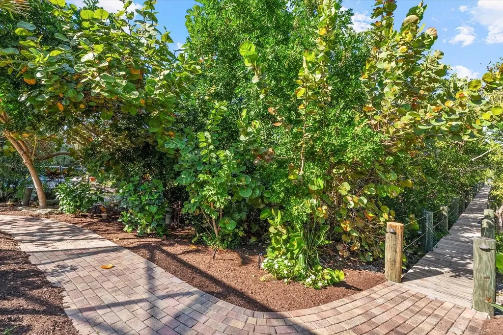704 Tropical Circle Sarasota FL 34242