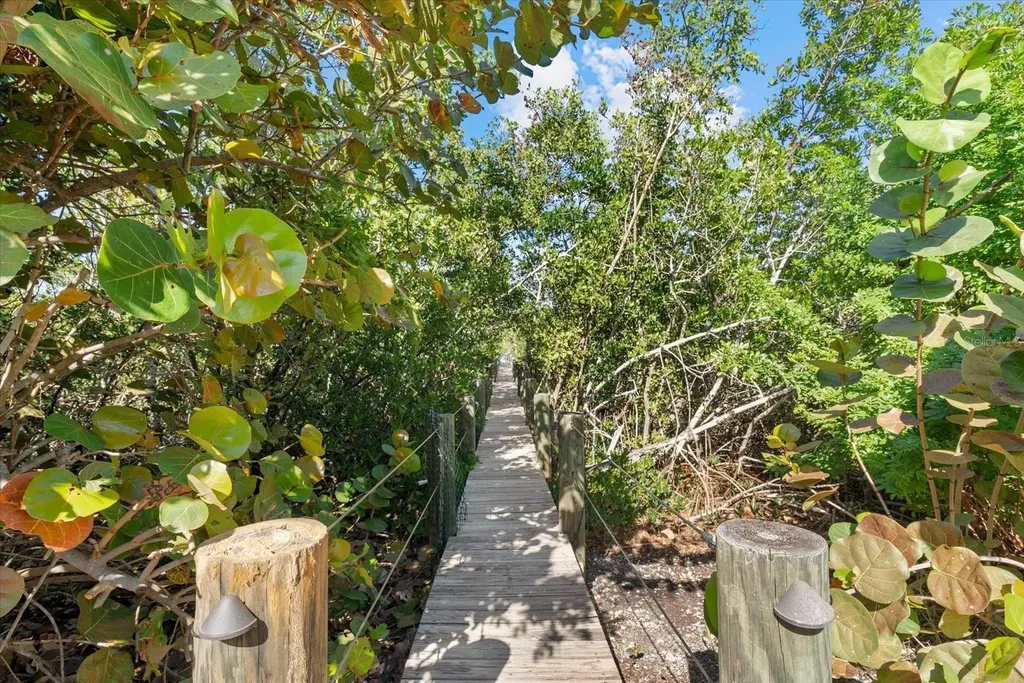 704 Tropical Circle Sarasota FL 34242