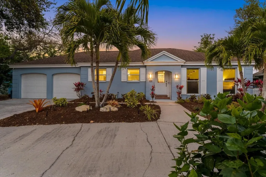 704 Tropical Circle Sarasota FL 34242