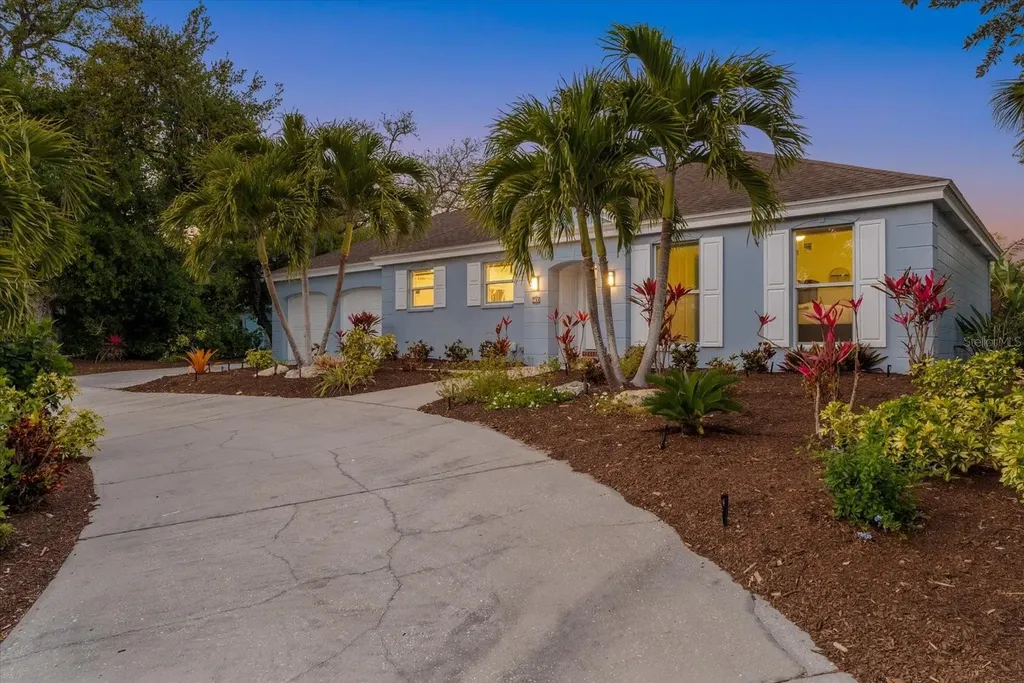 704 Tropical Circle Sarasota FL 34242