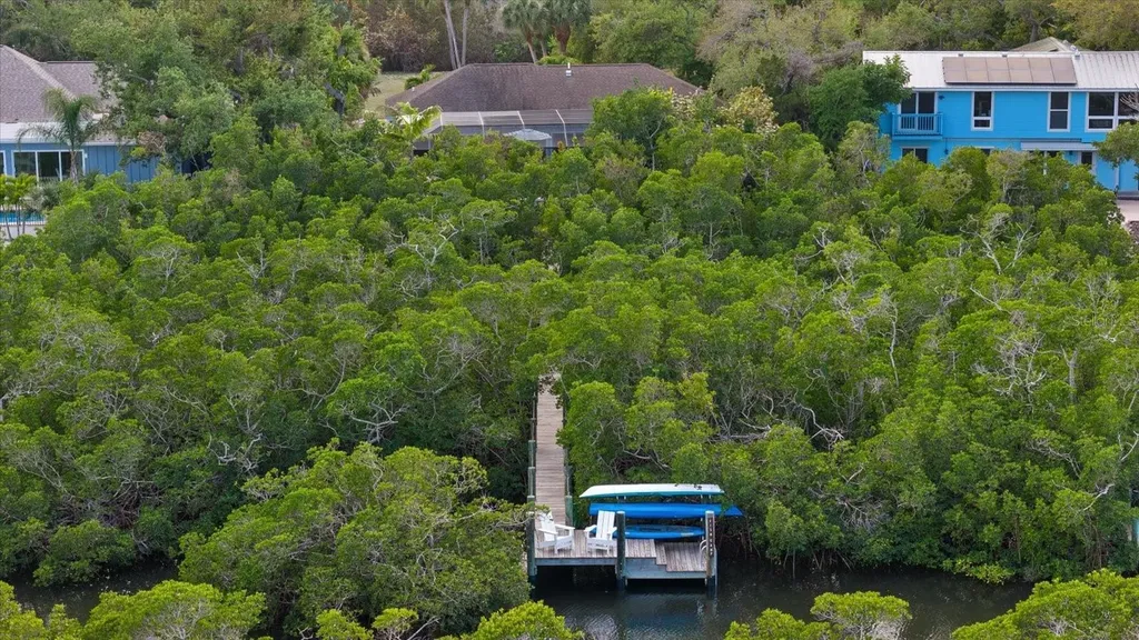 704 Tropical Circle Sarasota FL 34242