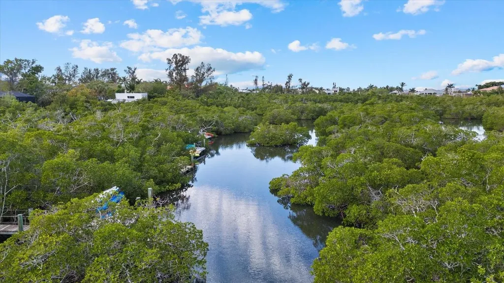 704 Tropical Circle Sarasota FL 34242