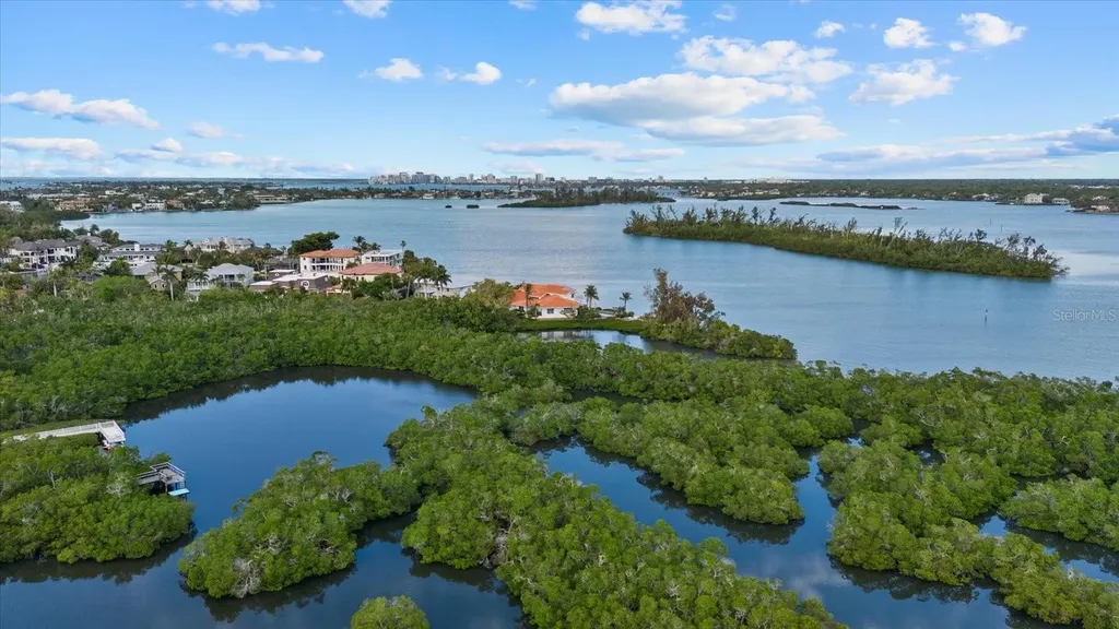704 Tropical Circle Sarasota FL 34242
