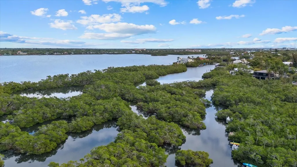 704 Tropical Circle Sarasota FL 34242