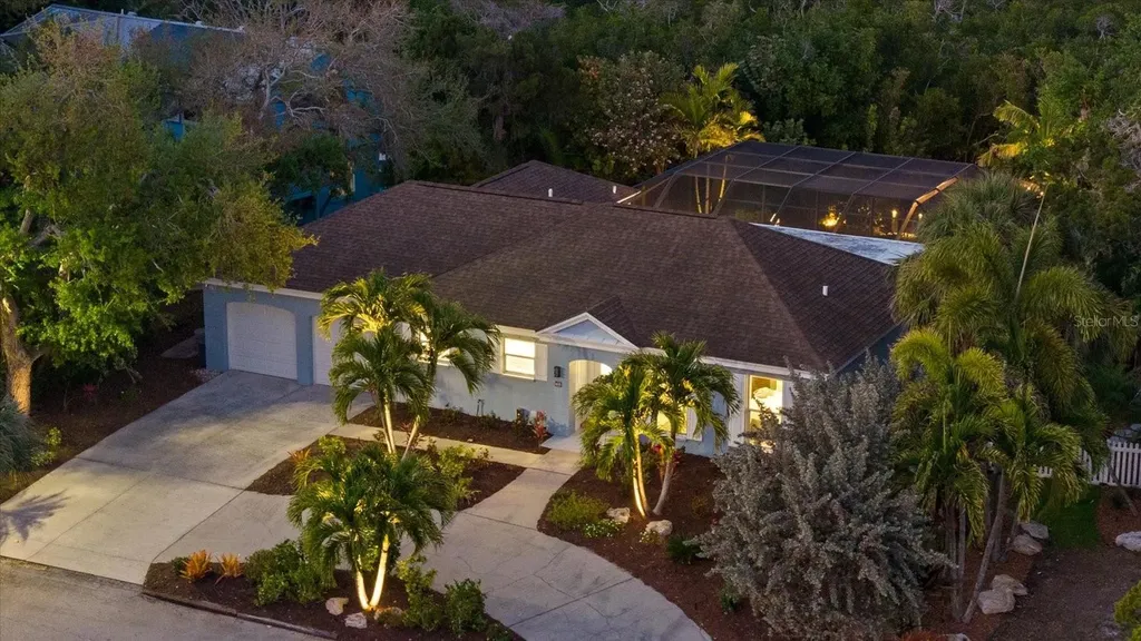 704 Tropical Circle Sarasota FL 34242