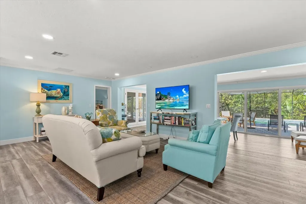 704 Tropical Circle Sarasota FL 34242