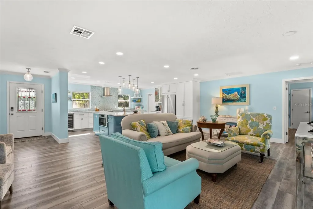 704 Tropical Circle Sarasota FL 34242