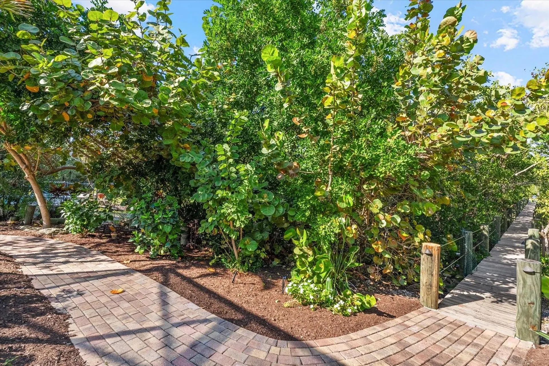 704 Tropical Circle Sarasota FL 34242