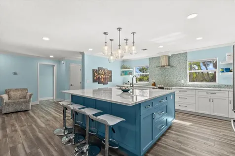 704 Tropical Circle Sarasota FL 34242