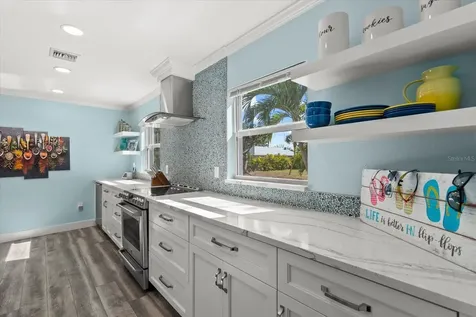 704 Tropical Circle Sarasota FL 34242
