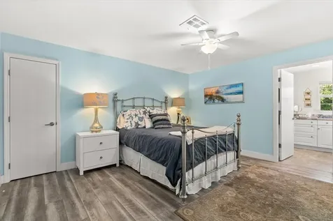 704 Tropical Circle Sarasota FL 34242