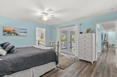 704 Tropical Circle Sarasota FL 34242
