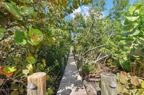 704 Tropical Circle Sarasota FL 34242