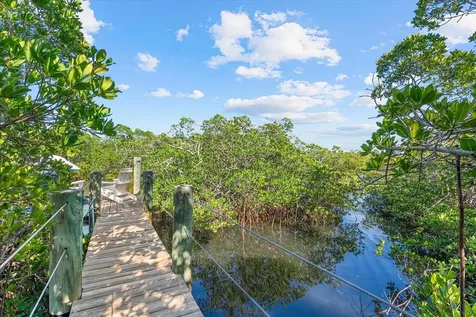 704 Tropical Circle Sarasota FL 34242
