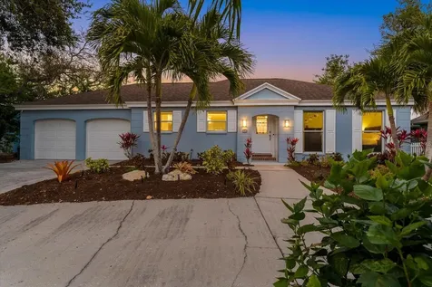 704 Tropical Circle Sarasota FL 34242