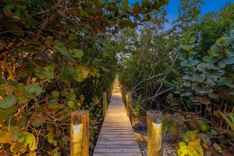704 Tropical Circle Sarasota FL 34242