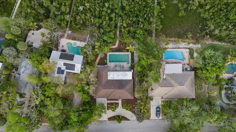 704 Tropical Circle Sarasota FL 34242